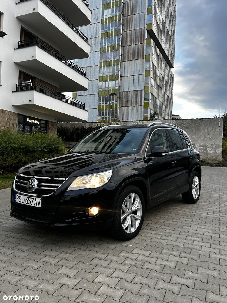 Volkswagen Tiguan - 1