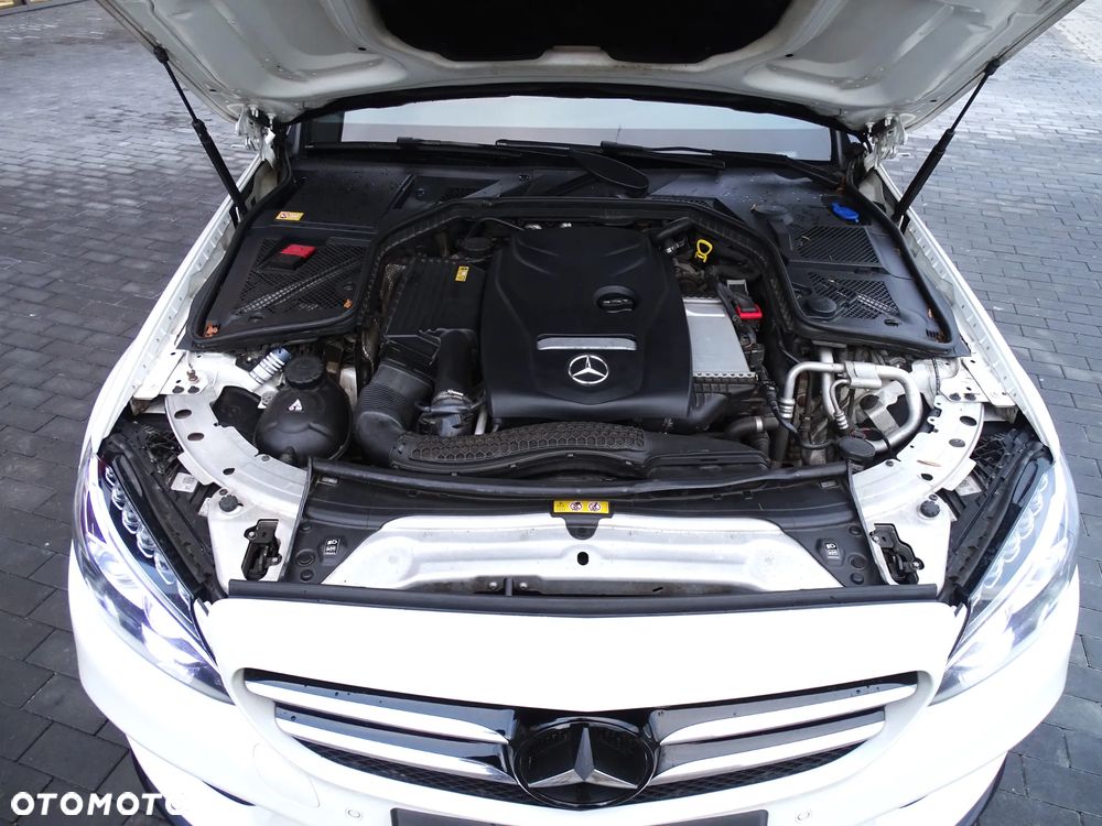 Mercedes-Benz Klasa C 200 7G-TRONIC AMG Line - 19