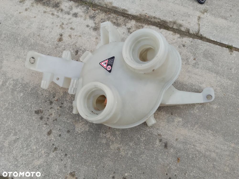 Zbiornik wyrównawczy MERCEDES EQA EQB A2435004100 - 2