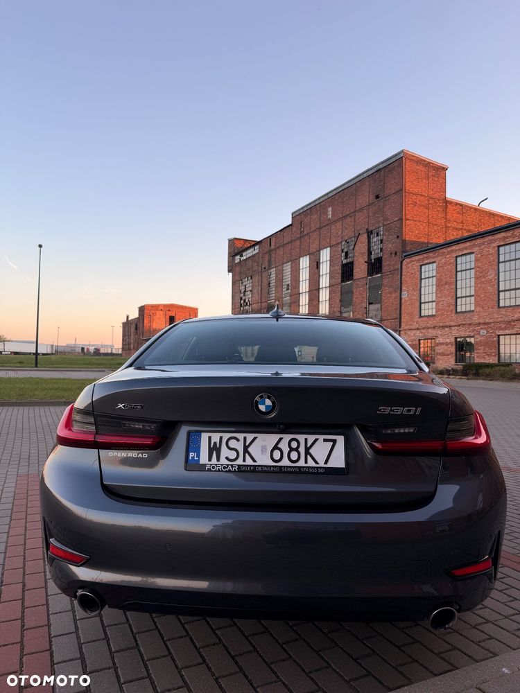 BMW Seria 3 330i xDrive Sport Line - 10