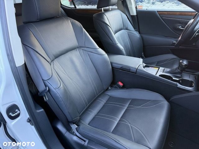 Lexus ES 300h Prestige - 12