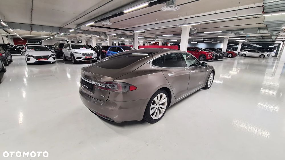 Tesla Model S - 13