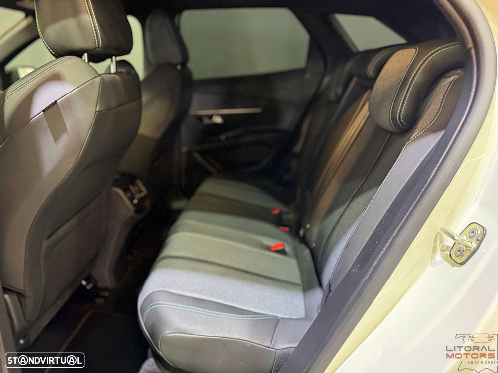 Peugeot 3008 1.2 PureTech Allure Pack EAT8 - 17