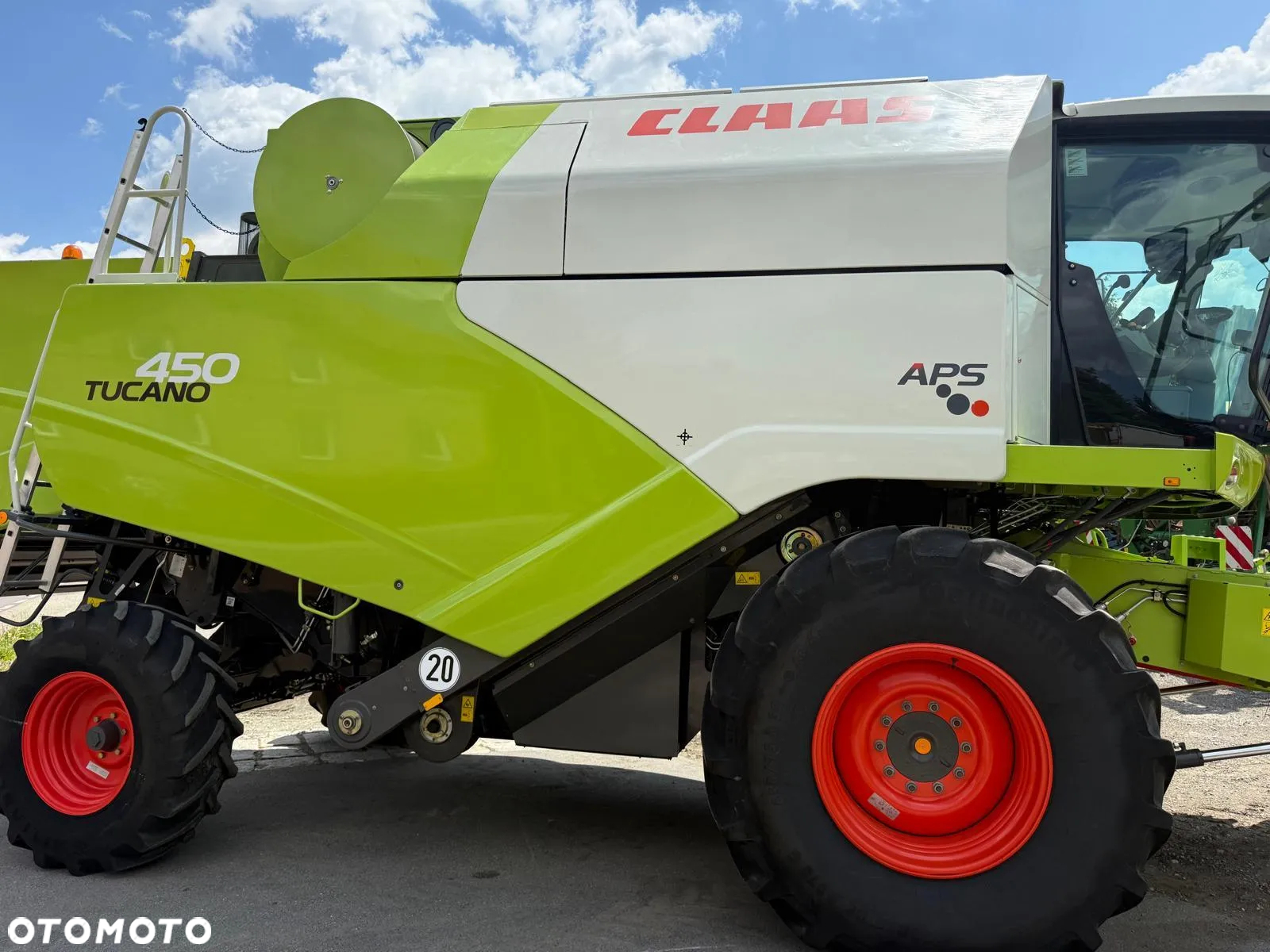 Claas Tucano 450 - 9