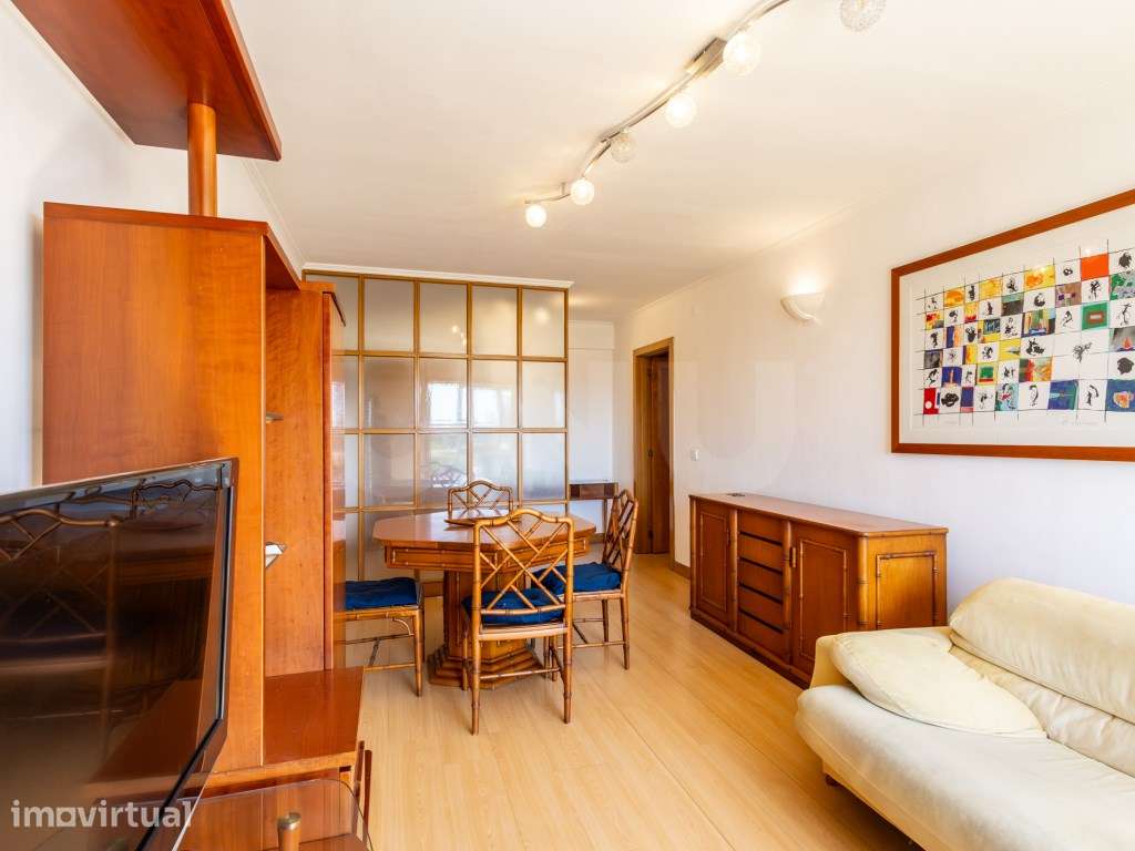 Apartamento T2 mobilado com lugar de garagem para arrendamento - Grande imagem: 2/28