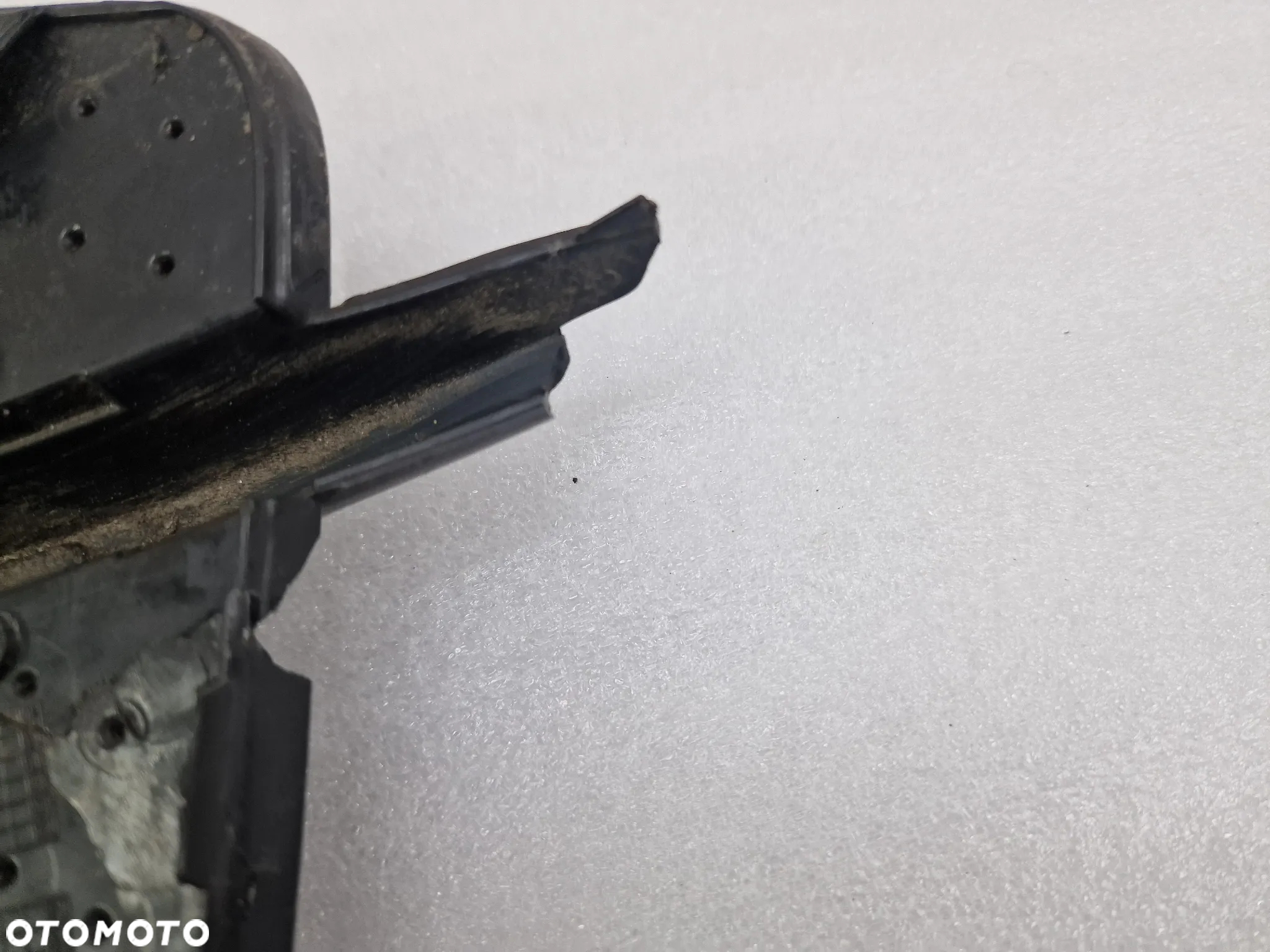 AUDI Q3 8U0 LIFT S-LINE 14- PRAWA KRATKA BOCZNA ZDERZAKA PRZEDNIEGO PRZÓD , NR 8U0807682D , NR AUKCJI E/10 - 23