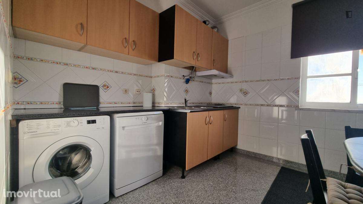 Quarto - localizado em Lisbon - Grande imagem: 3/27