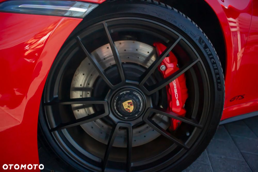 Porsche 911 Targa 4 GTS - 11