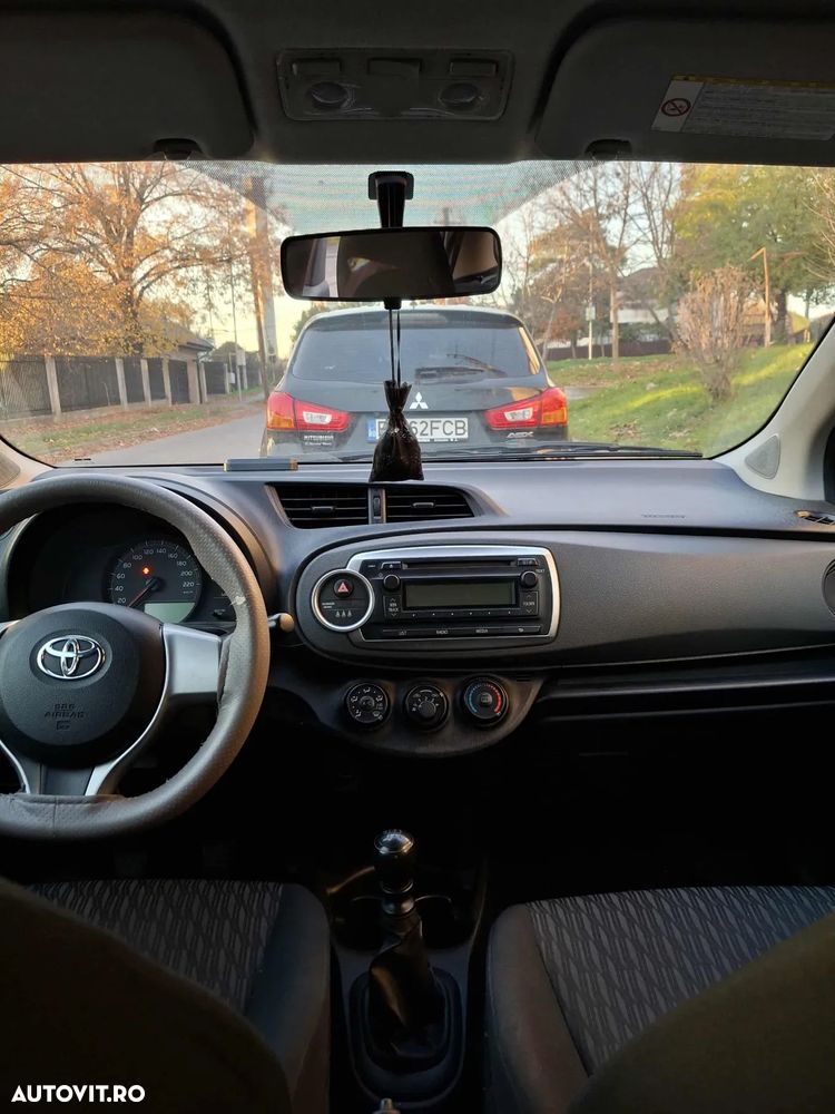 Toyota Yaris 1.3 VVT-i Sol - 5