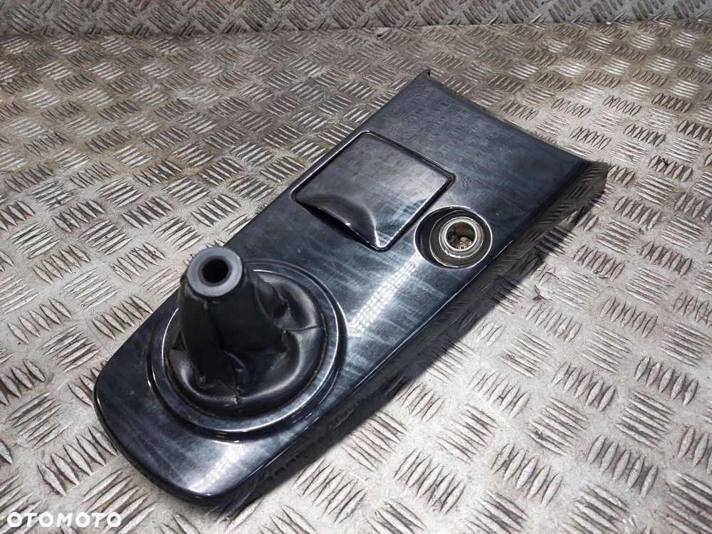 POPIELNICZKA MITSUBISHI LANCER VII - 1