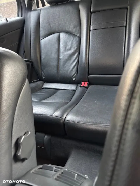 Mercedes-Benz Klasa E 320 4-Matic T Classic - 18