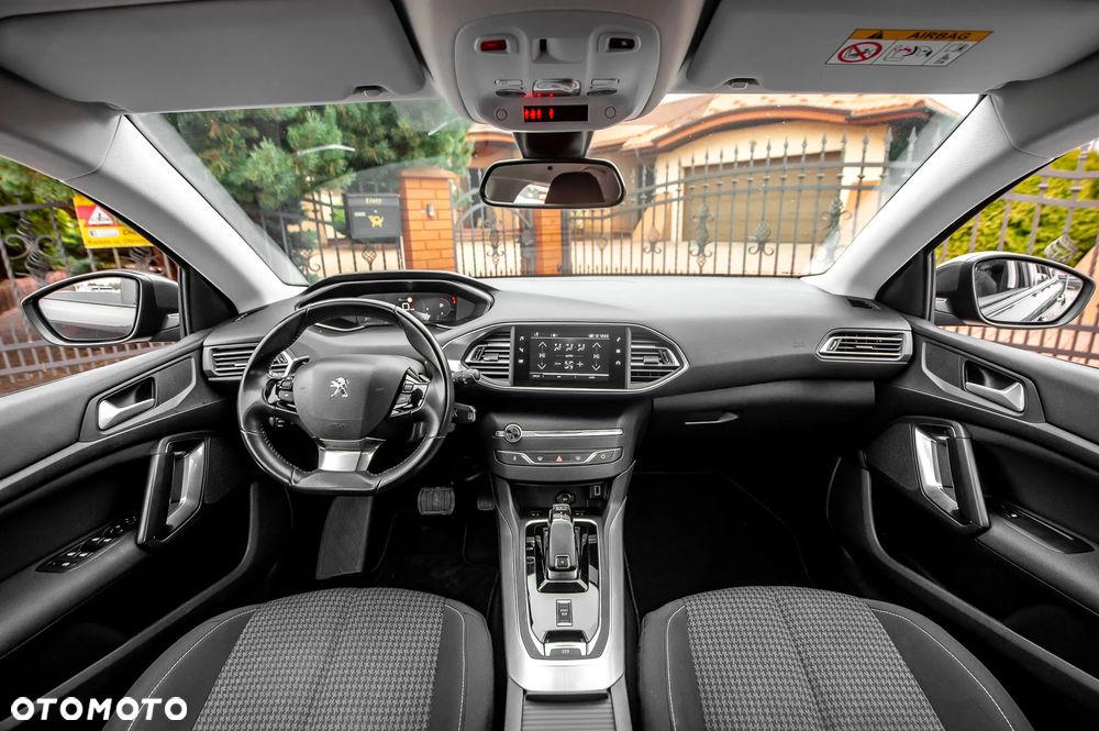 Peugeot 308 BlueHDi 130 EAT8 Allure - 23