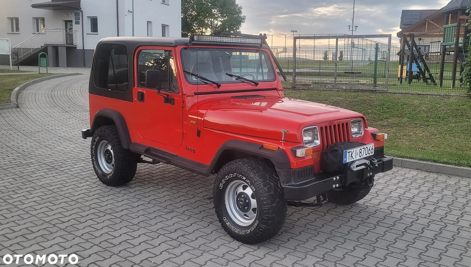 Jeep Wrangler 2.5L - 8