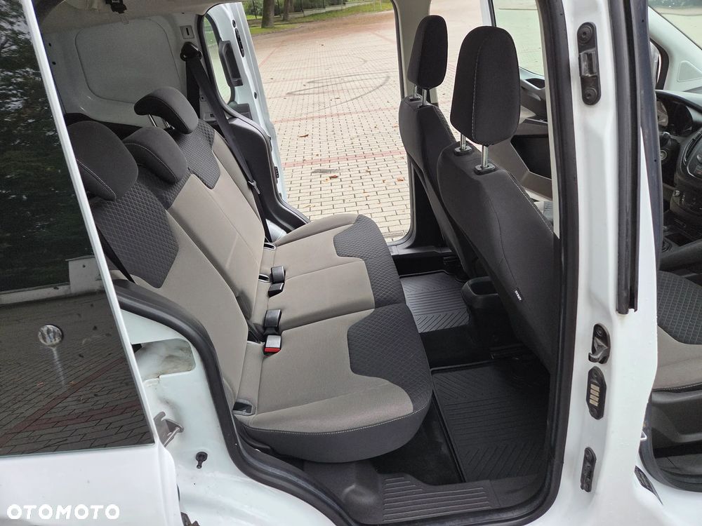 Ford Transit Courier - 22