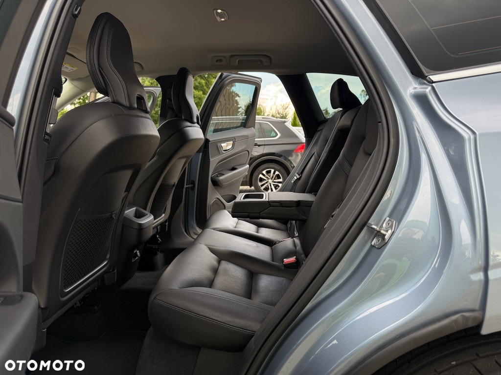Volvo XC 60 D4 Momentum Pro - 34