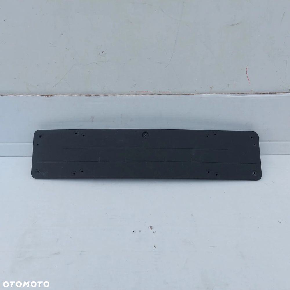 PODKLADKA POD TABLICE REJESTRACYJNA MERCEDES E W213 ORYGINAL DEMONTAZ 2138850481 - 1