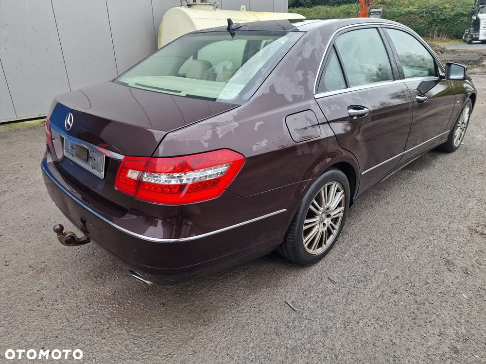 Mercedes-Benz Klasa E 350 CDI DPF 4Matic BlueEFFICIENCY 7G-TRONIC - 4