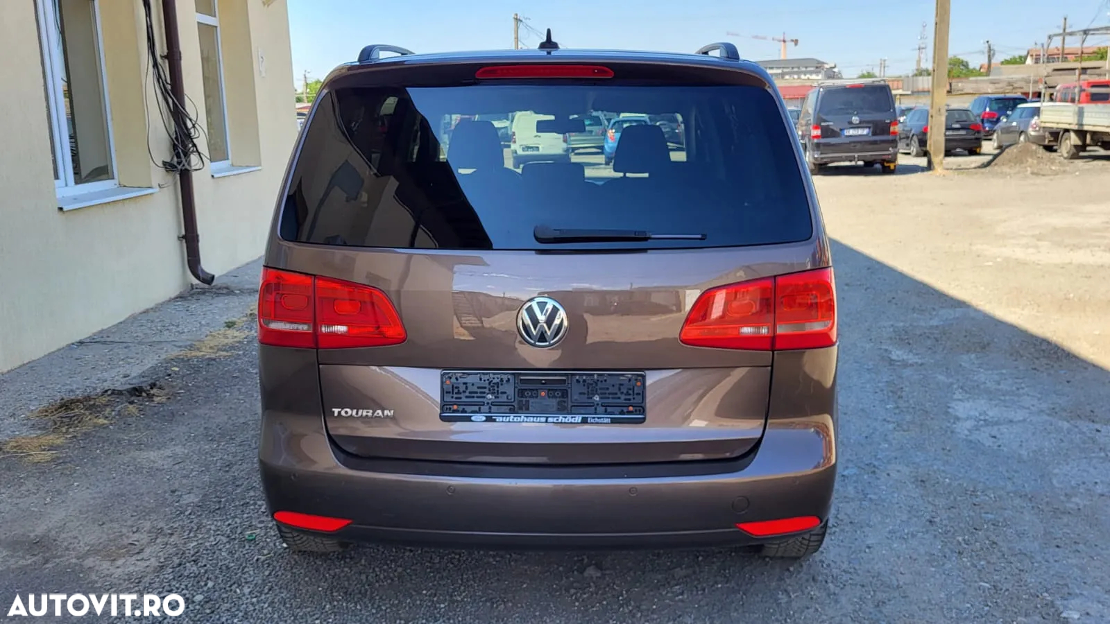 Volkswagen Touran - 11