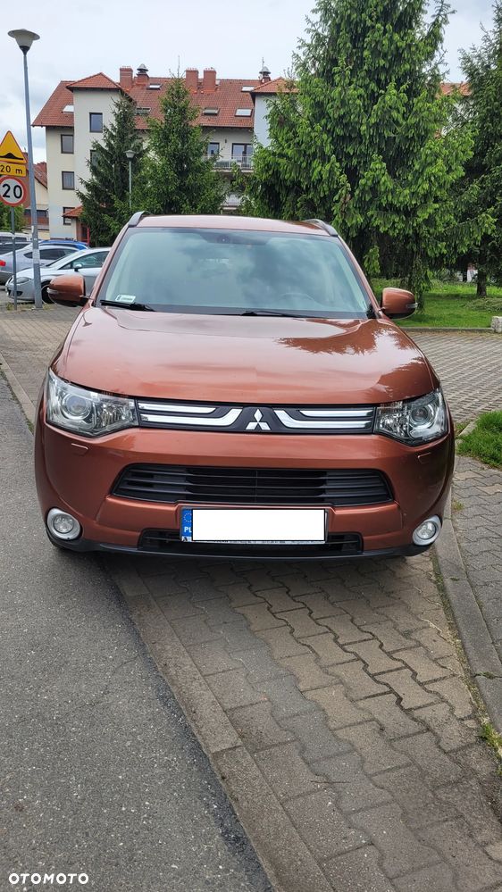 Mitsubishi Outlander 2.2 DID Intense + - 8