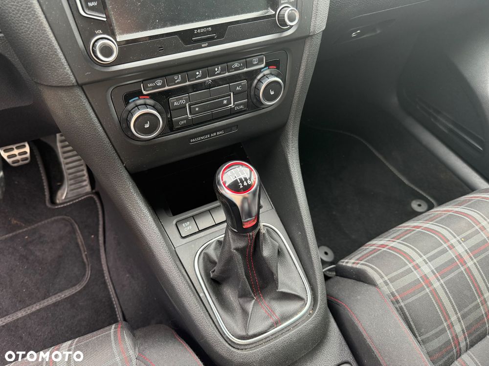 Volkswagen Golf 2.0 GTI adidas - 25