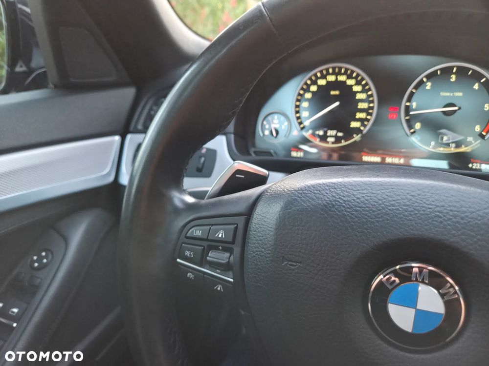 BMW Seria 5 535d xDrive - 24