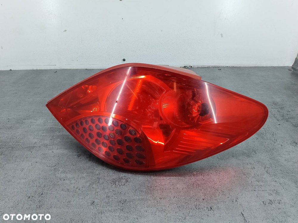 LAMPA TYLNA PRAWA PEUGEOT 207 9649986580 VP5PFX-13404-A HATCHBACK - 5