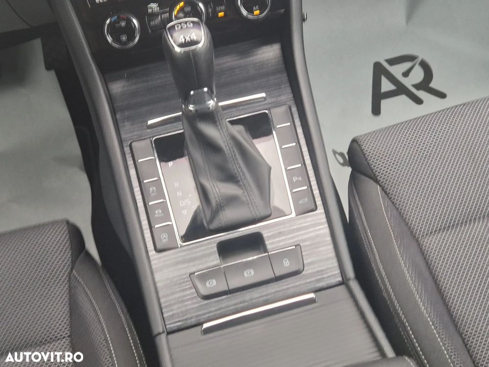 Skoda Superb 2.0 TDI 4X4 DSG Style - 22