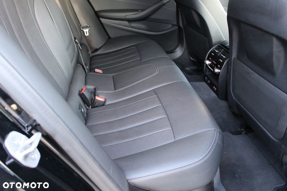 BMW Seria 5 520i Luxury Line sport - 28