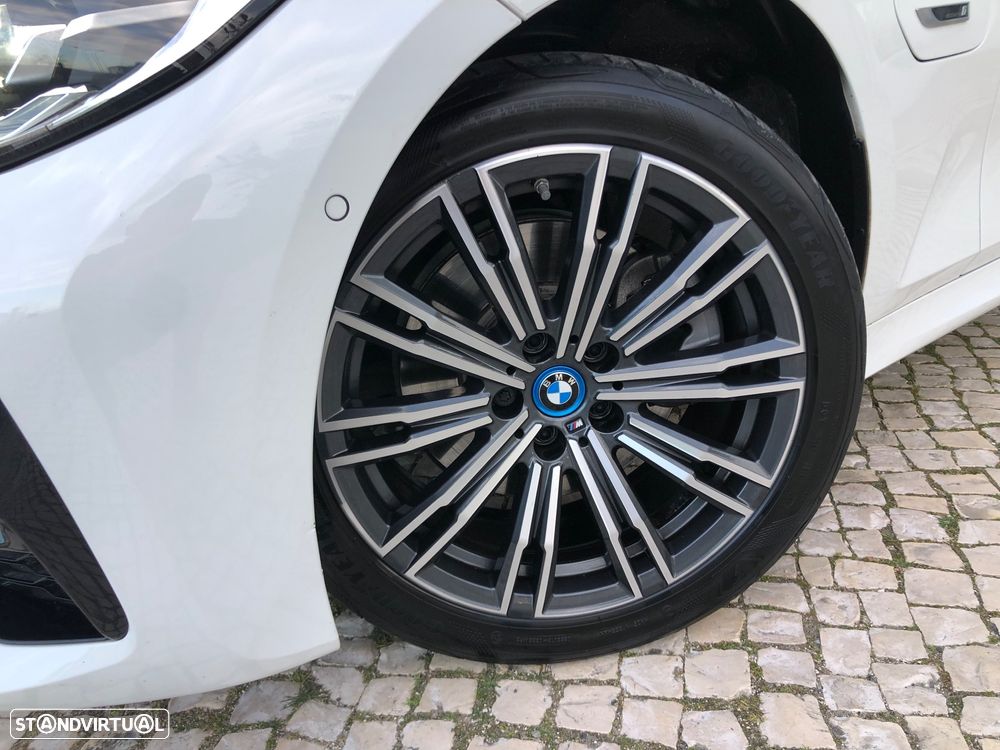 BMW 320 e Pack Desportivo M Auto - 16