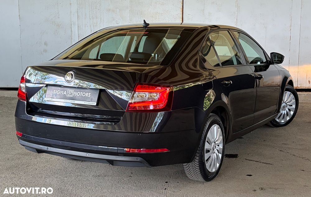 Skoda Octavia 1.6 TDI DSG Ambition - 5