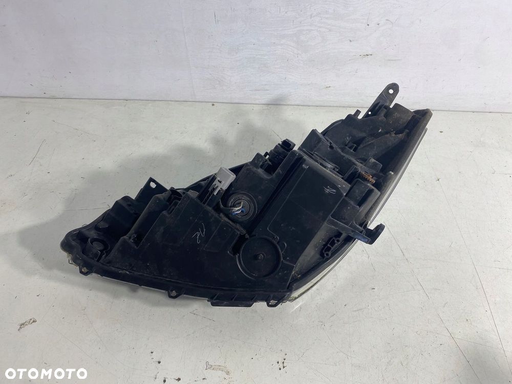 LAMPA PRAWY PRZÓD PRAWA PRZEDNIA TOYOTA YARIS III LIFT EU - 9