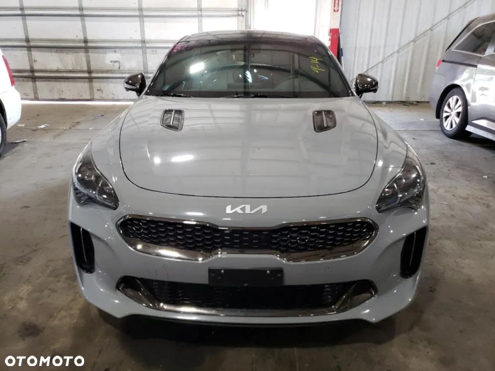 Kia Stinger - 3