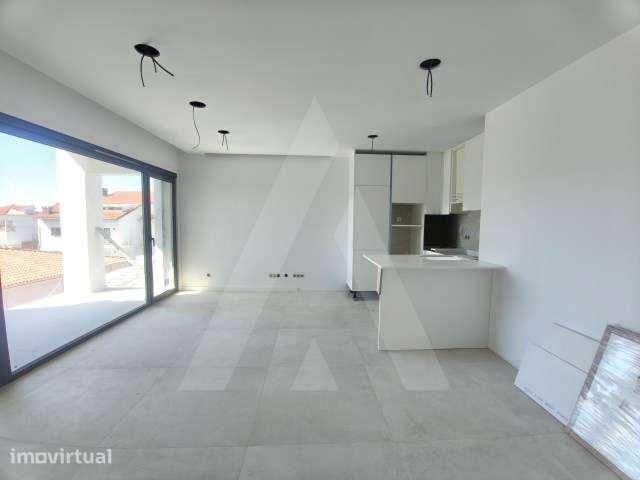 Apartamento T1 novo com varanda e lugar de garagem a 2 minutos da UA - Grande imagem: 3/17