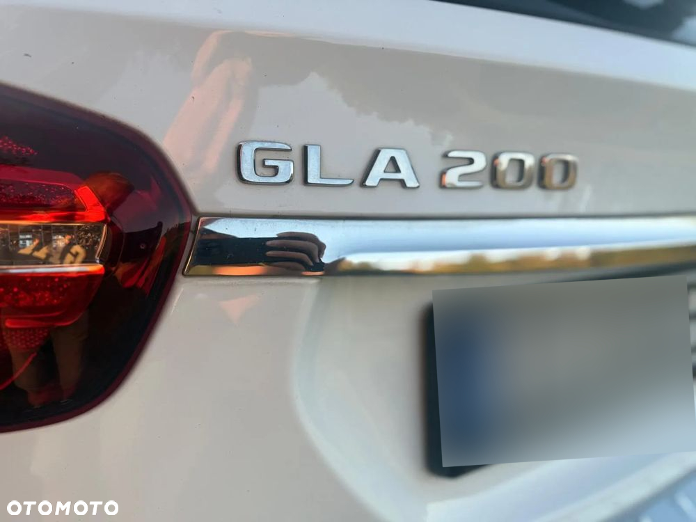 Mercedes-Benz GLA 200 Urban - 10