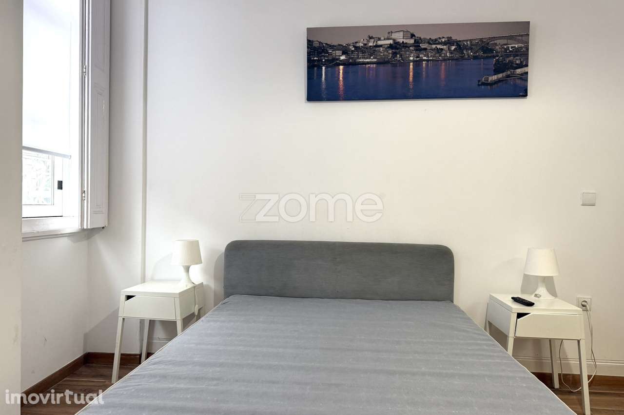 Prédio de 2 pisos com 4 T0s e logradouro, no centro de Gaia - Grande imagem: 5/36