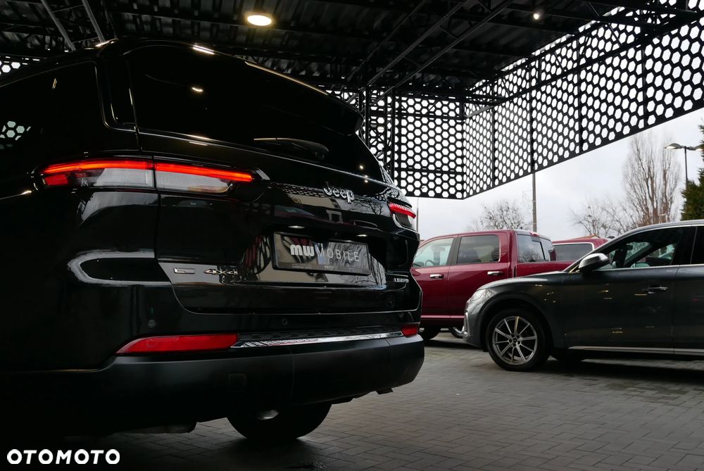 Jeep Grand Cherokee - 38
