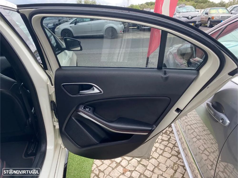 Mercedes-Benz A 180 CDI AMG Line - 14