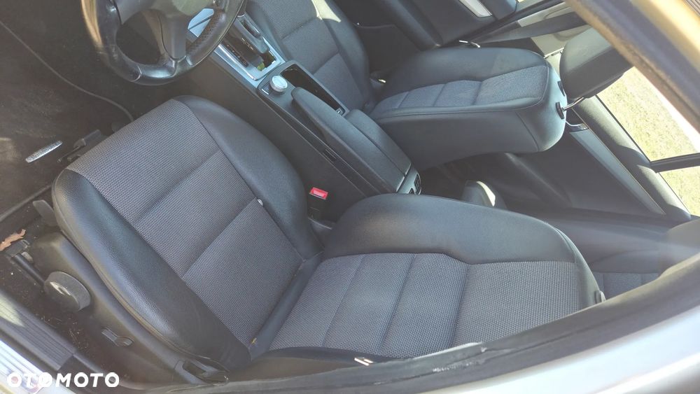 Mercedes-Benz Klasa C 250 CGI BlueEff Avantgarde - 17