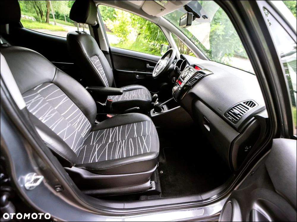 Kia Venga - 36