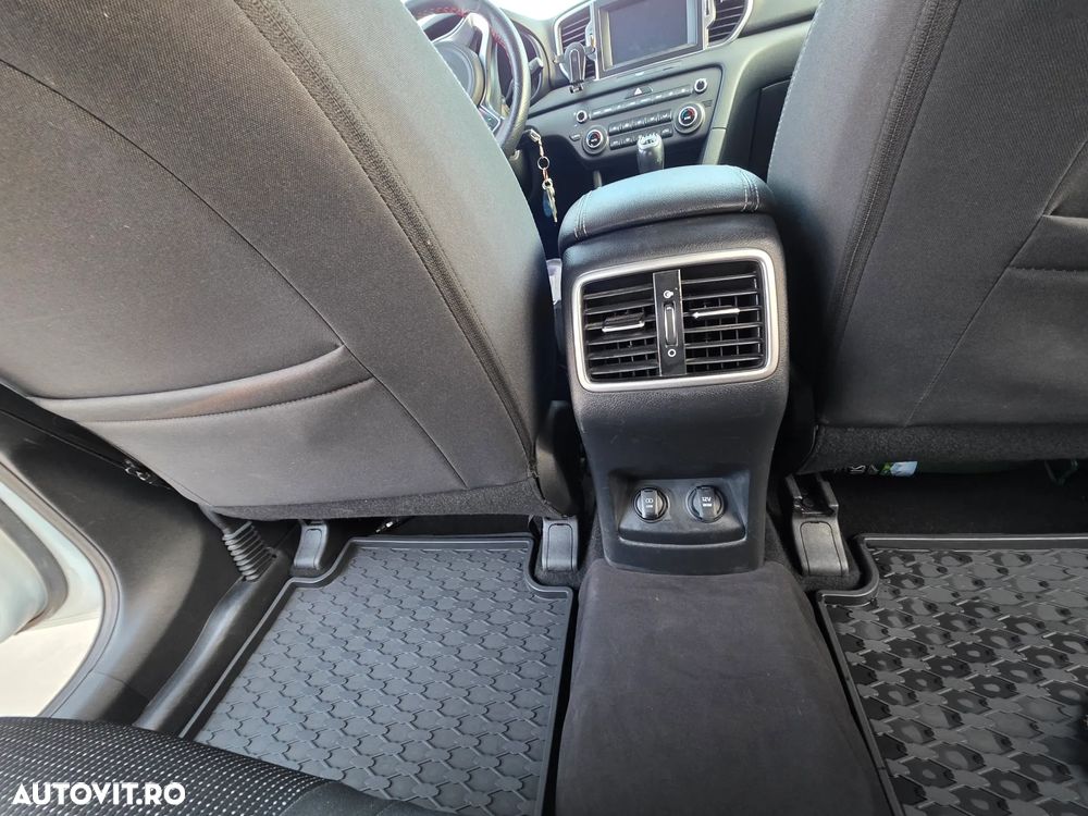 Kia Sportage 1.7 CRDI 2WD ISG Dream-Team Edition - 24