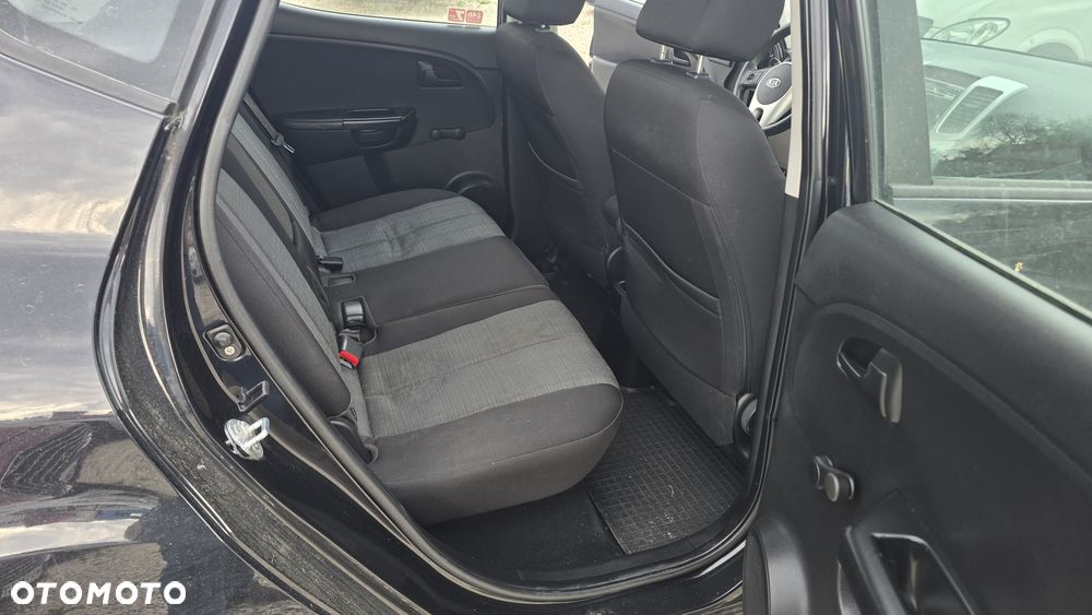 Kia Venga - 24