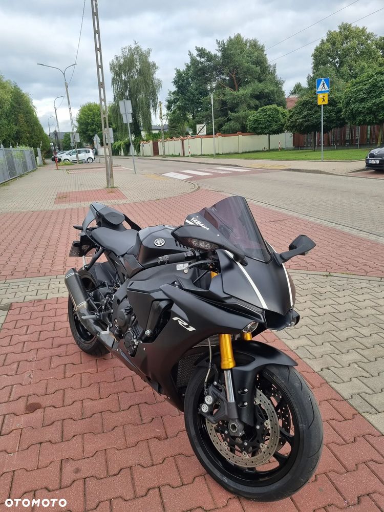 Yamaha R1 - 2