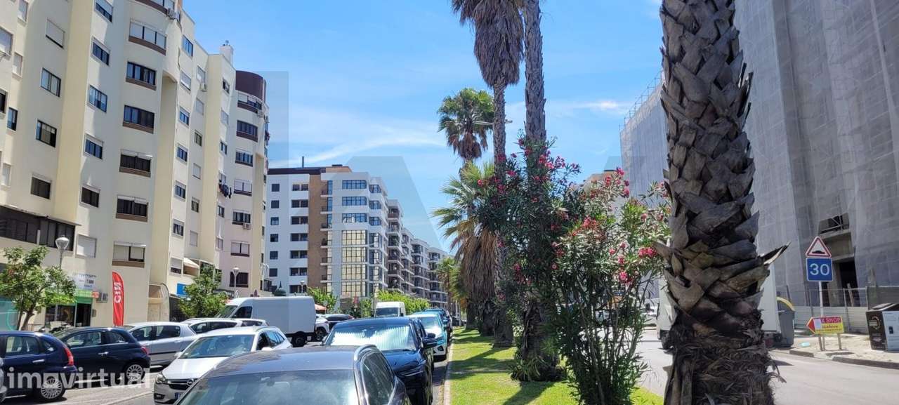 LOJA NA AVENIDA DAS DESCOBERTAS INFANTADO LOURES 180 M2 E 2 ENTRADAS - Grande imagem: 2/36