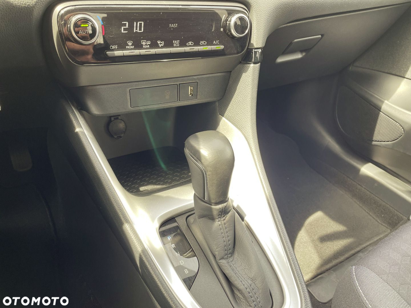 Toyota Yaris - 18