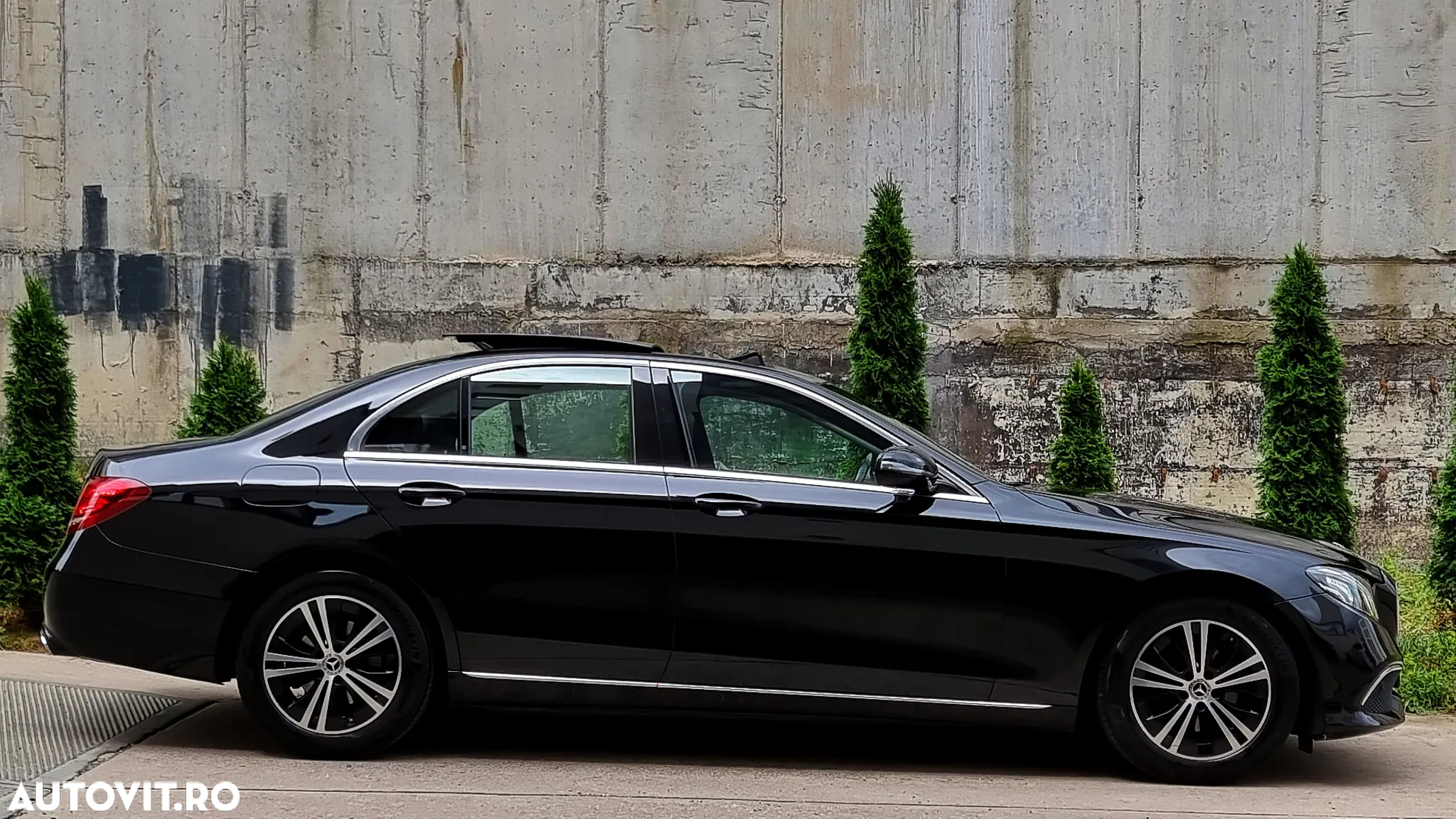 Mercedes-Benz E 220 d T 9G-TRONIC Avantgarde - 21
