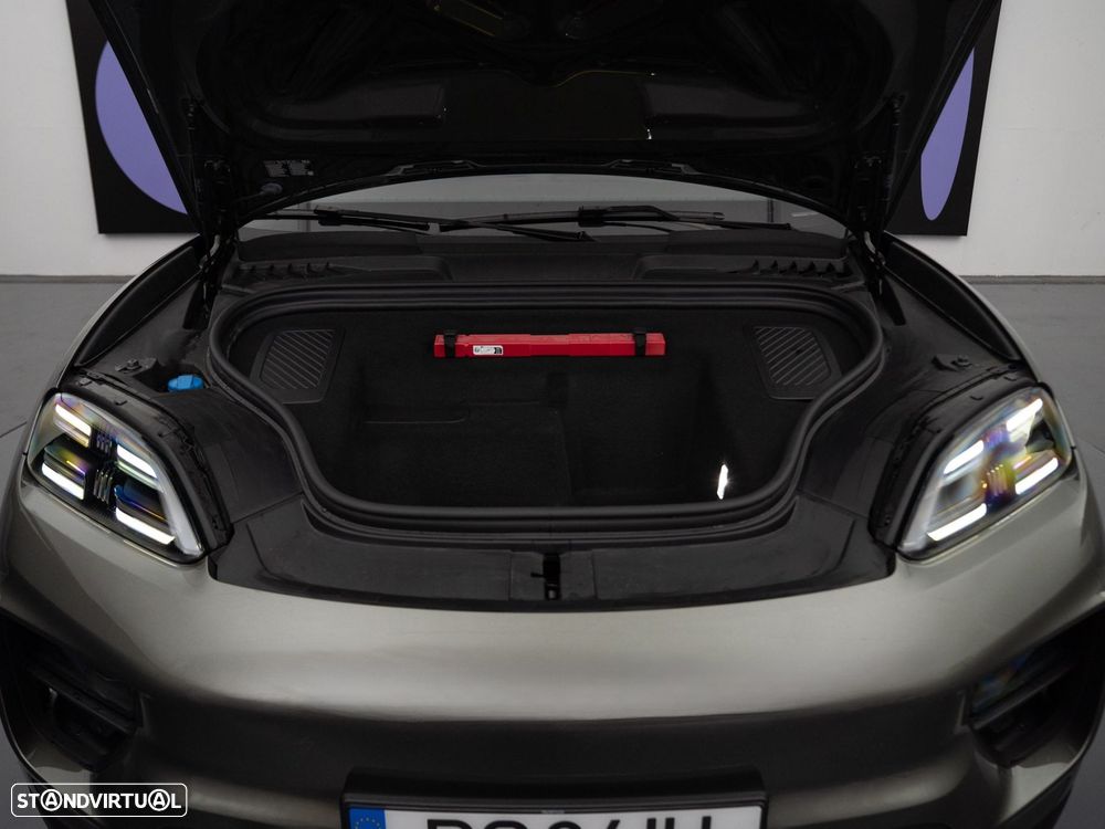 Porsche Macan Electric 4 - 11