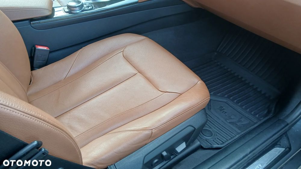 BMW Seria 3 330d Sport-Aut Luxury Line - 24