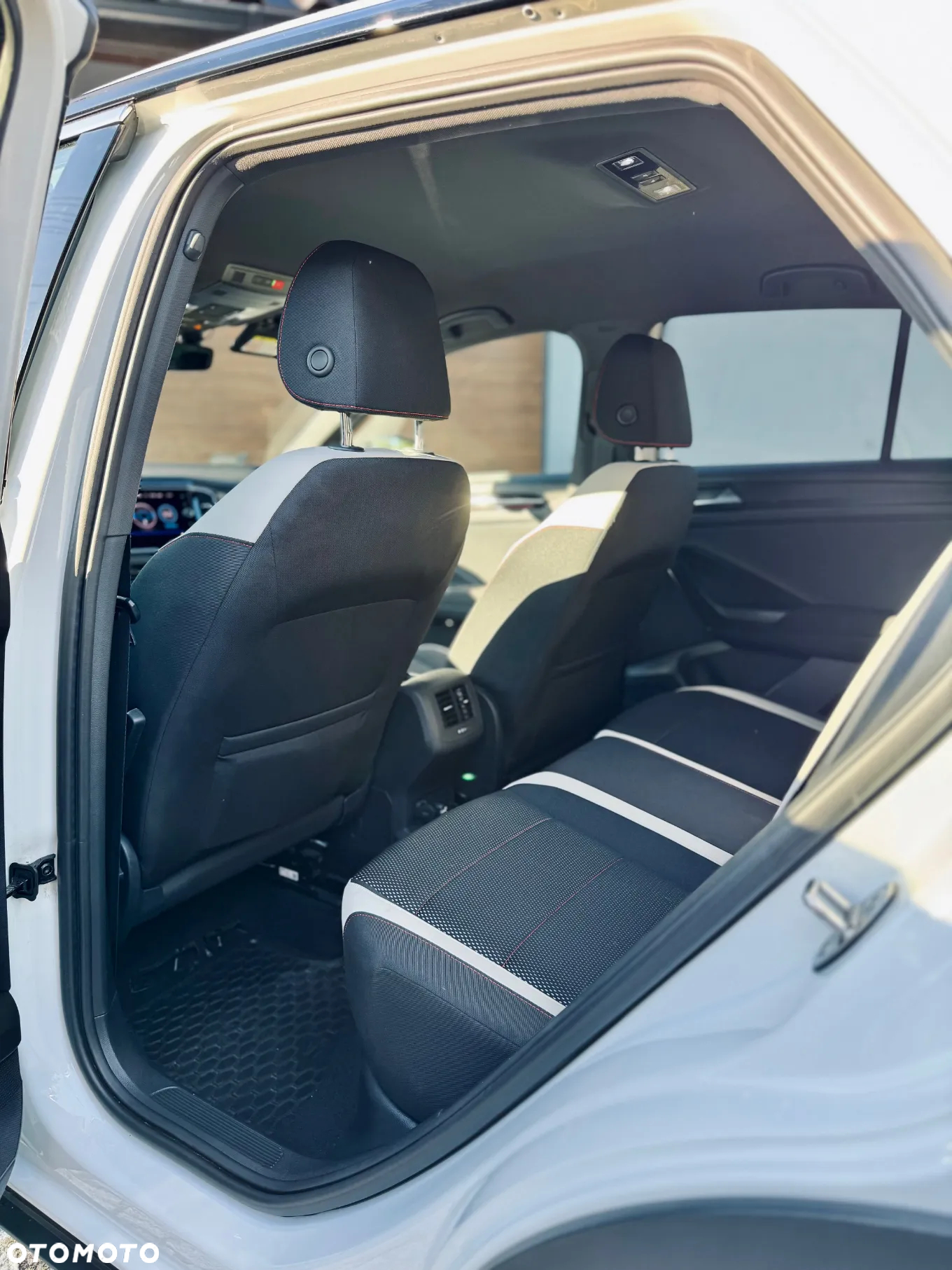 Volkswagen T-Roc 1.5 TSI GPF ACT Premium - 10