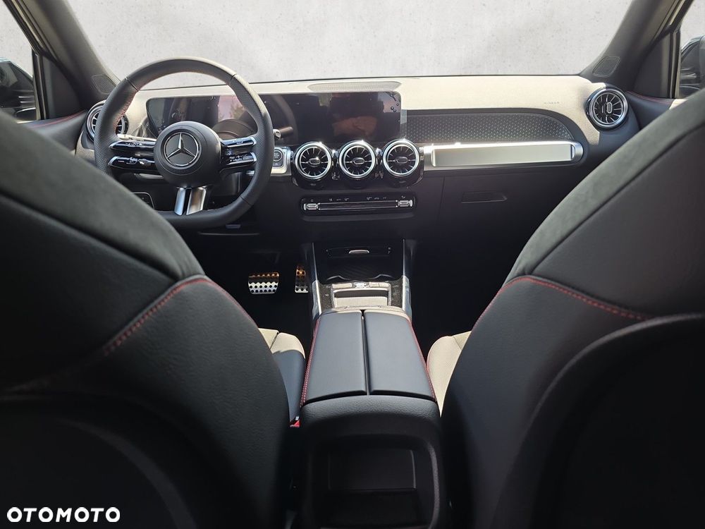 Mercedes-Benz GLB - 13