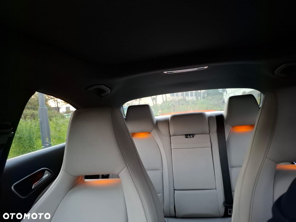 Mercedes-Benz CLA 250 4Matic 7G-DCT Sport - 17